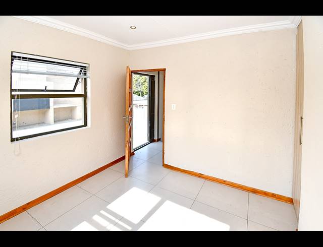 3 BEDROOM TOWNHOUSE TO LET IN LINDEN